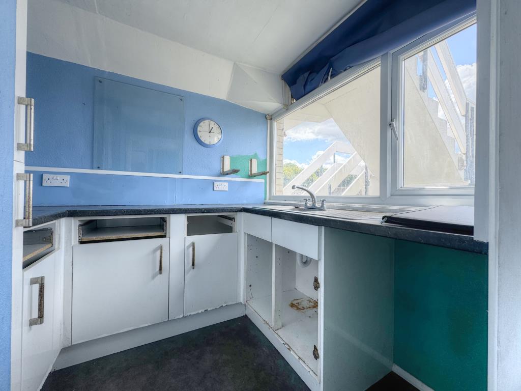 Lot: 23 - STUDIO FLAT REQUIRING SOME RENOVATION WORKS - Kitchen looking out to the front of the property.